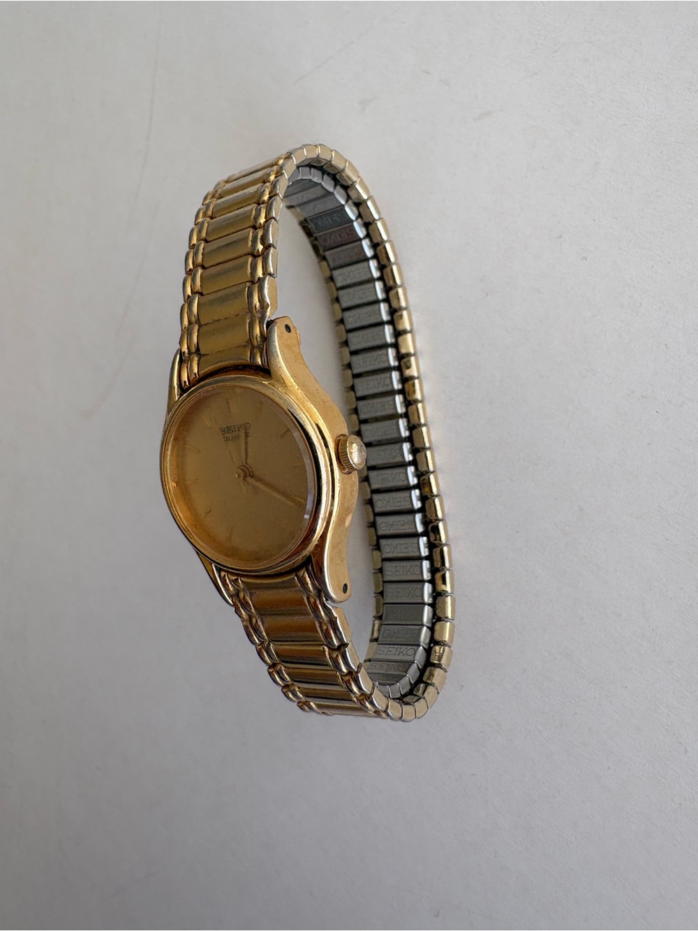 Vintage Seiko Gold-tone Ladies Stretch Bracelet Watch - Picture 4 of 11